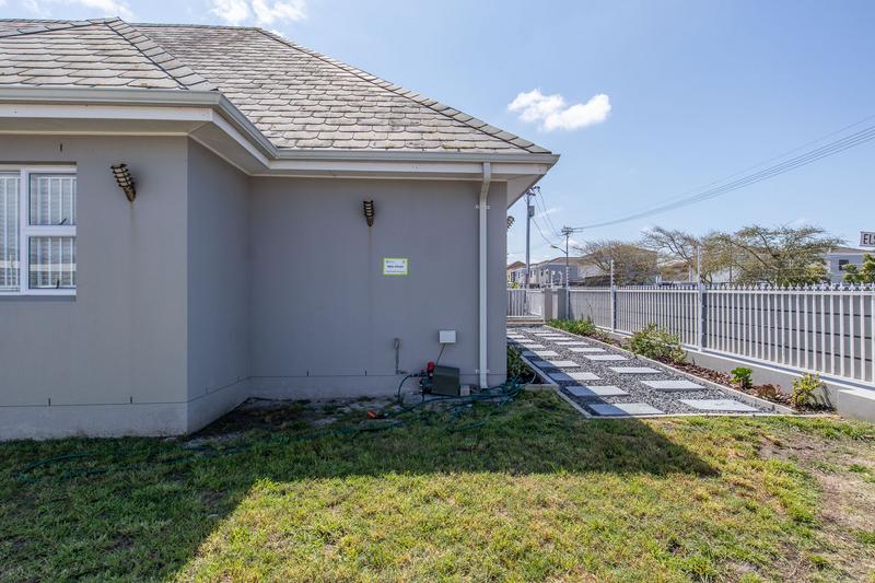 3 Bedroom Property for Sale in Heathfield Western Cape